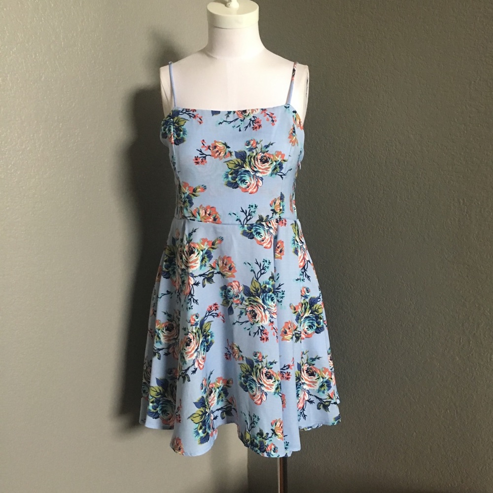 A-line dress w/cut out back